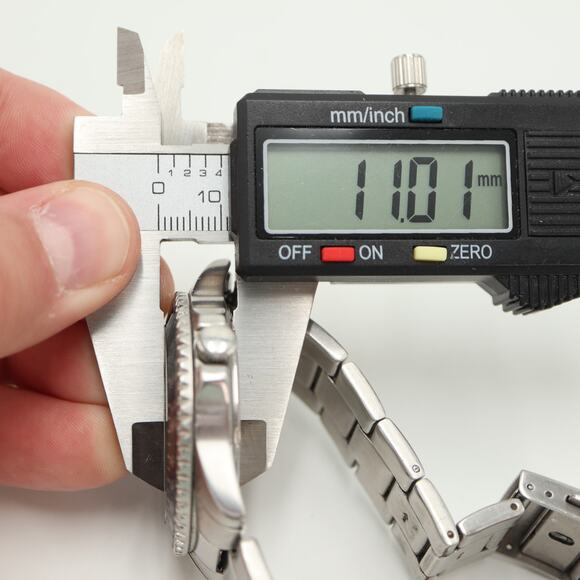 Guess Waterpro Mens Diver Calendar 42mm Watch Stainless Steel 100M w New Battery - Picture 3 of 14